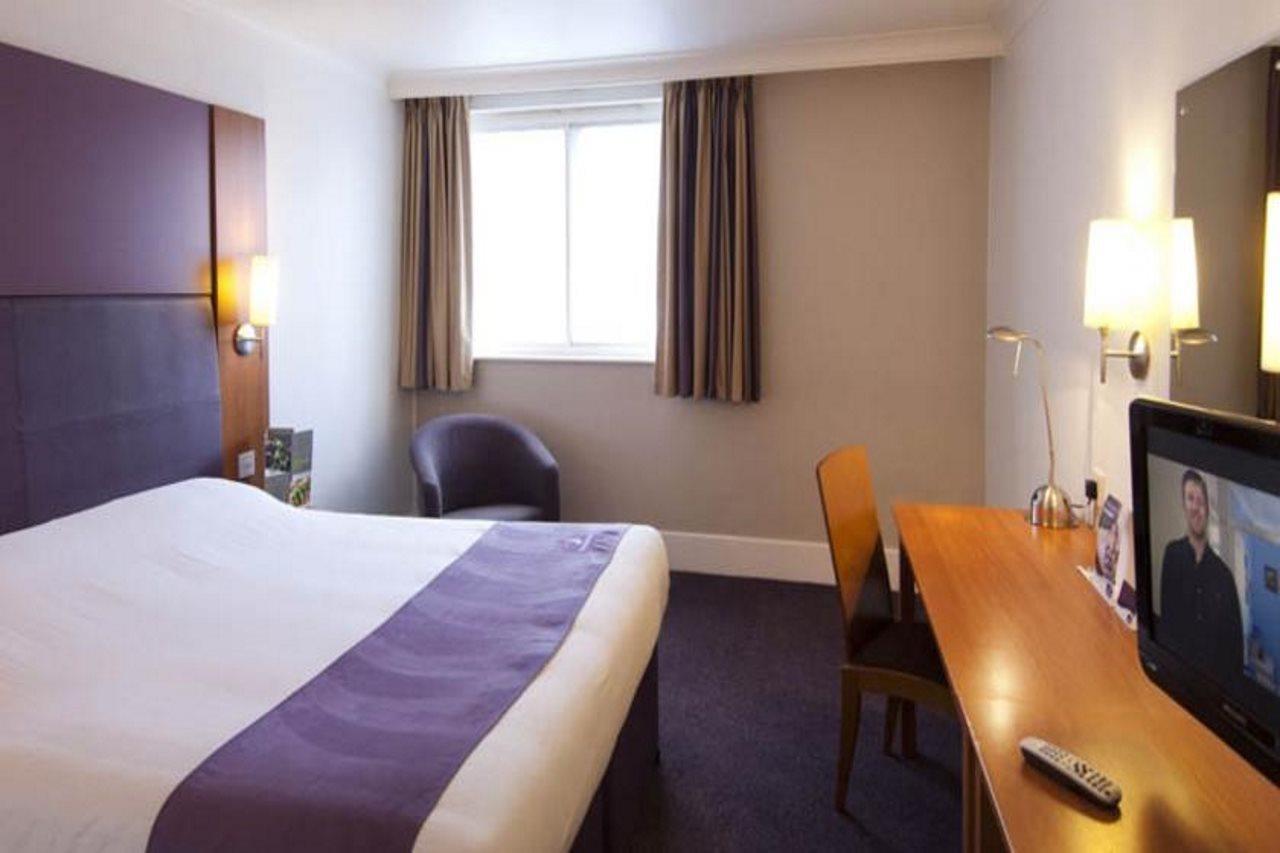 Premier Inn 凯特林 外观 照片