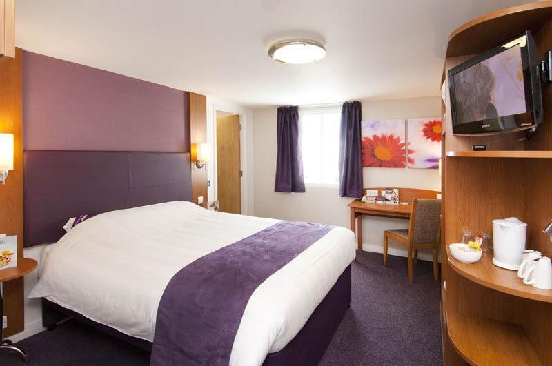 Premier Inn 凯特林 外观 照片