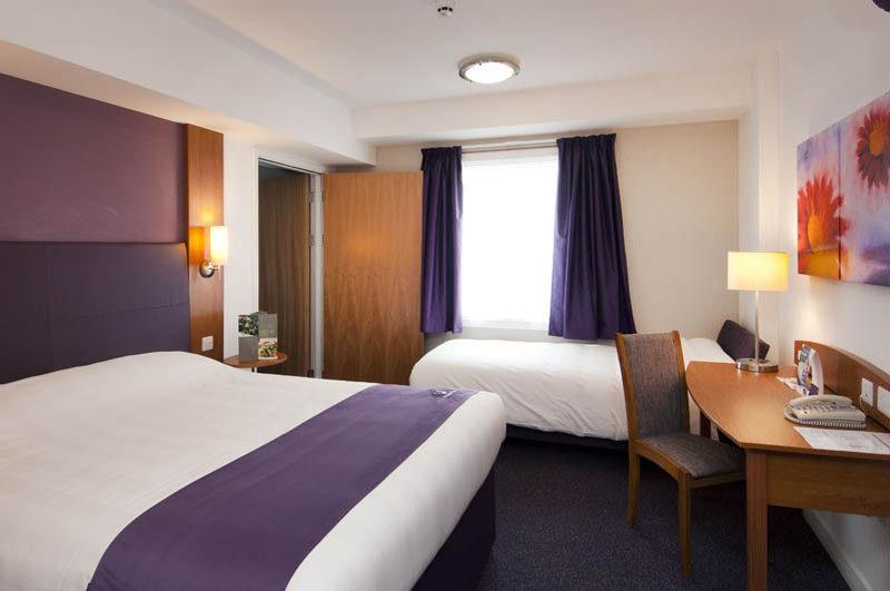 Premier Inn 凯特林 外观 照片