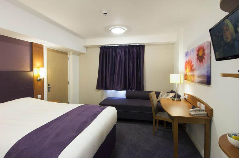 Premier Inn 凯特林 外观 照片
